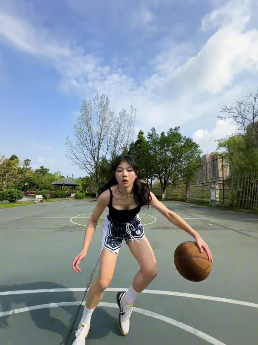 看著有點(diǎn)實(shí)力，敢背打我不？